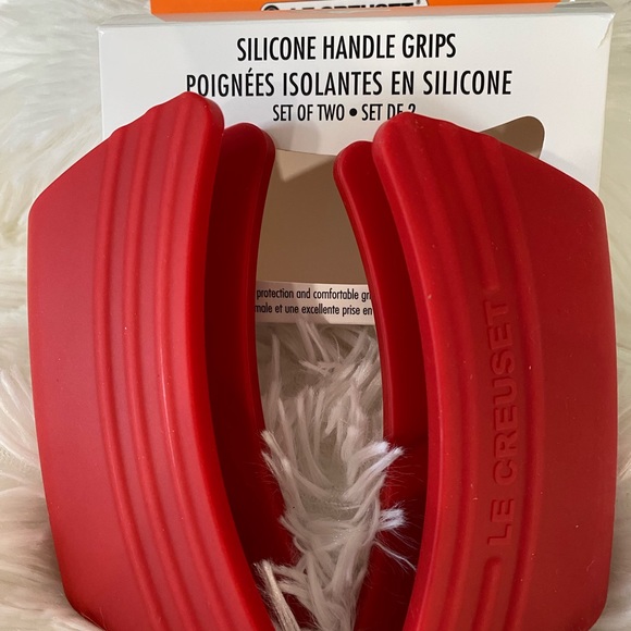 NIB  Le Creuset silicone handle grips in Cerise - Picture 4 of 4